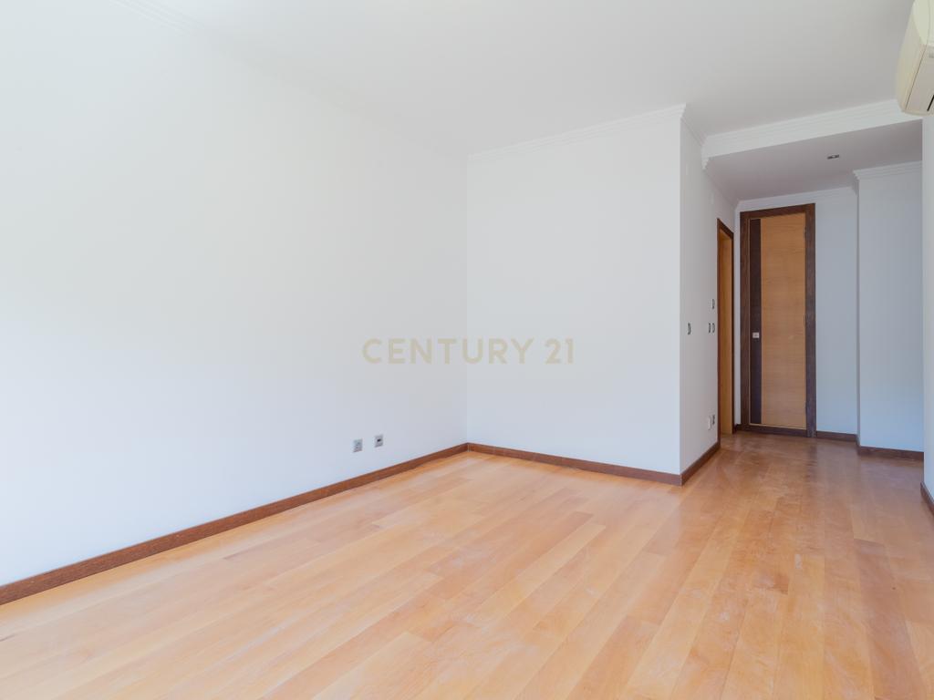 Luxuoso apartamento no Monte Estoril, Cascais com Vista Panorâmica e Acessos - Image 14