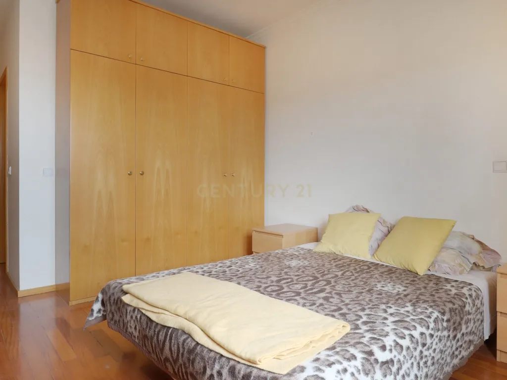 Apartamento T3 Caulinos, 2 Lugares de Garagem e Arrumos - Image 24