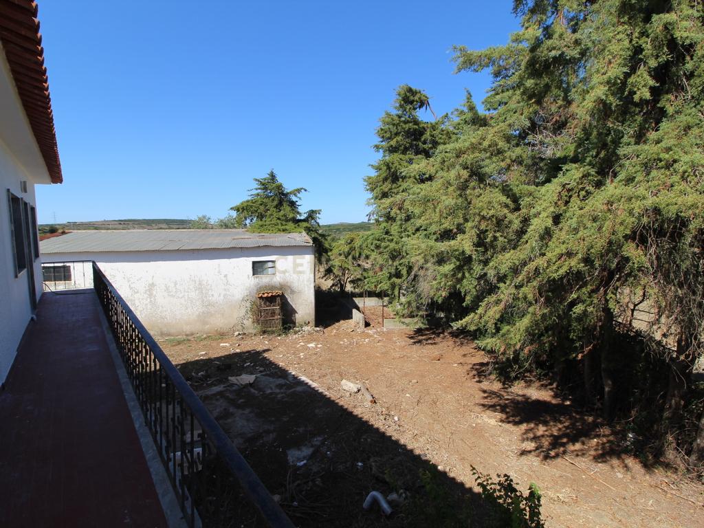 Encantadora Moradia com Jardim em Santiago dos velhos. - Image 25