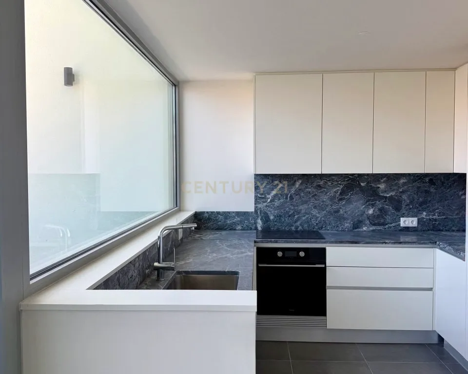 Apartamento Triplex T2 com Piscina Privada no Coração de Alcácer do Sal - Image 3