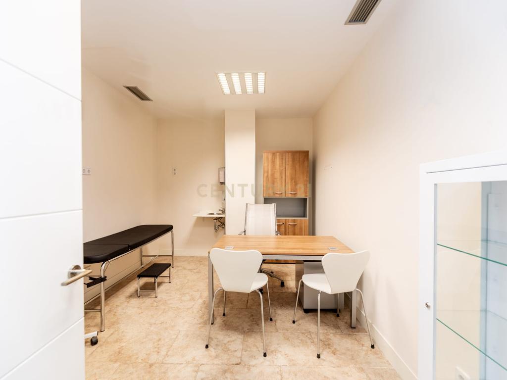 Loja Comercial Luxuosa em Madrid - 306m² com Excelente Localização - Image 33