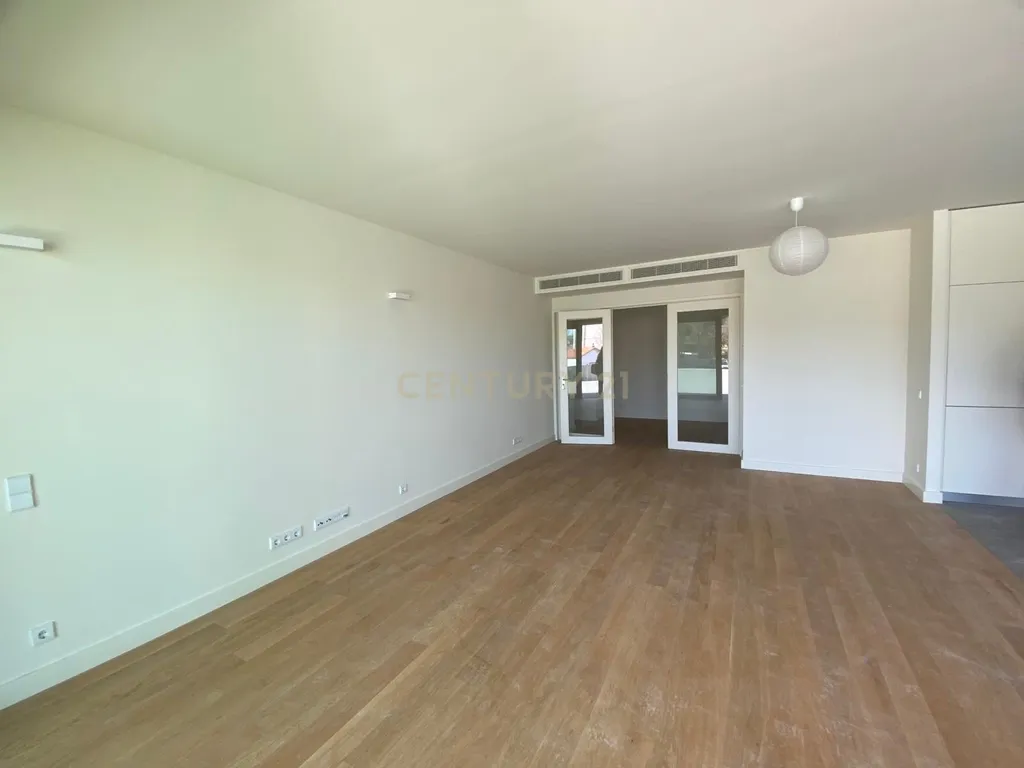 Apartamento T2 Novo com varanda, dois lugares de estacionamento, arrumo e fantásticas vistas sobre o rio - Image 10