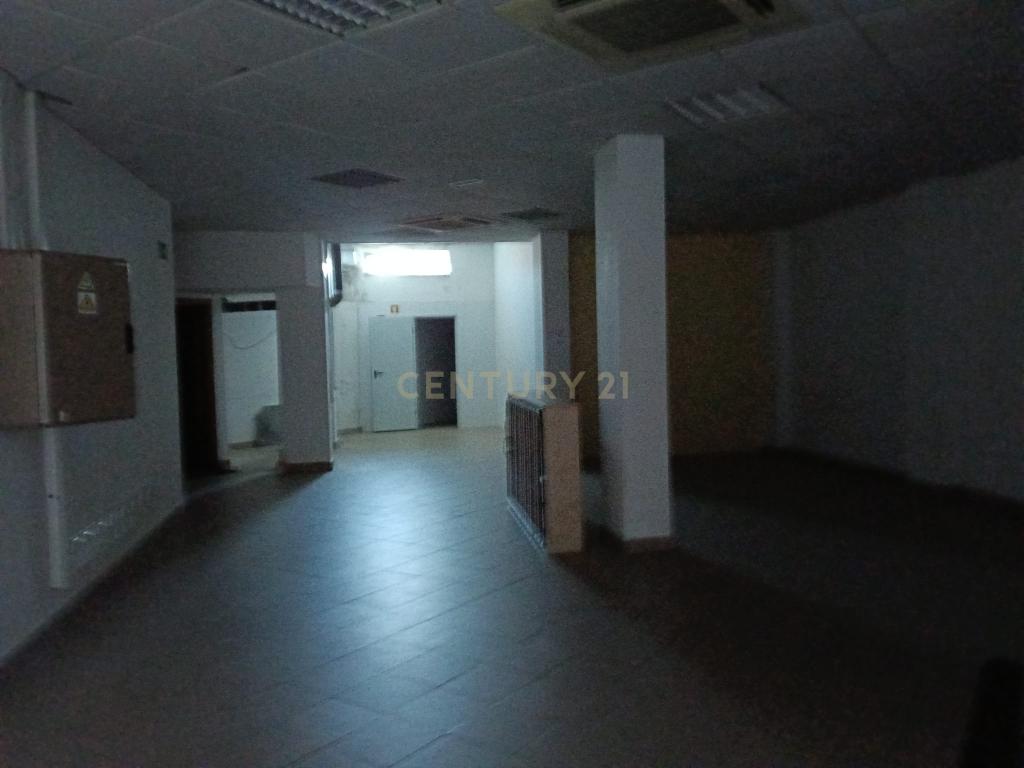 Arrenda-se – Espaço Comercial na Ameixoeira - Image 7