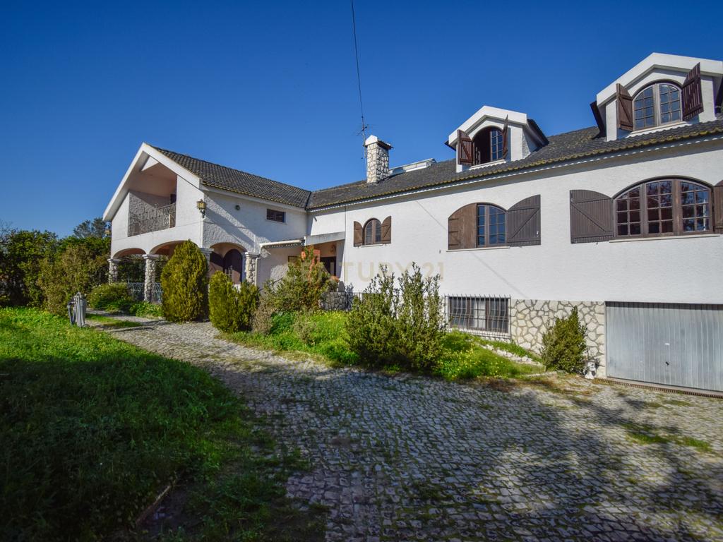 Moradia rústica T9 inserida num terreno com 7.500m2 em Pinhal Novo, Palmela - Image 5