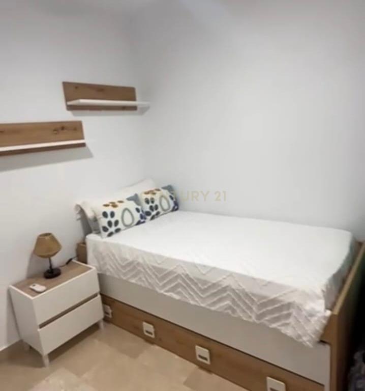 Apartamento T2 em Málaga com Vista para a Cidade e Montanha - Image 7