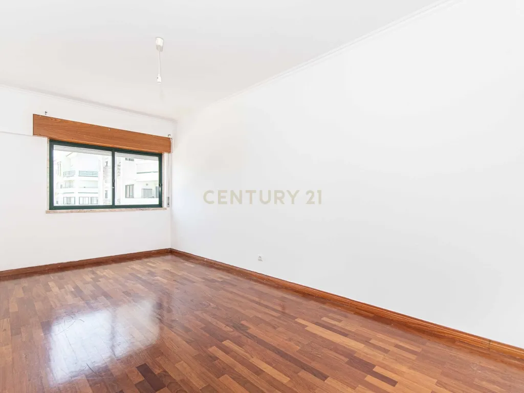 Apartamento T3 com varandas e Estacionamento | Cavaleira – Algueirão Mem Martins - Image 14