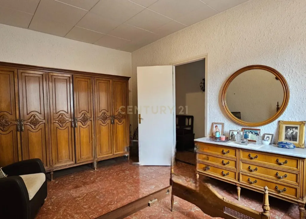 GRANDE CASA À VENDA NO CENTRO DA VILA DE CERVELLÓ, A APENAS 15 KM DE BARCELONA E DO AEROPORTO EL PRAT - IDEAL PARA VÁRIAS FAMÍLIAS OU COMO MASIA SEM JARDIM - Image 12