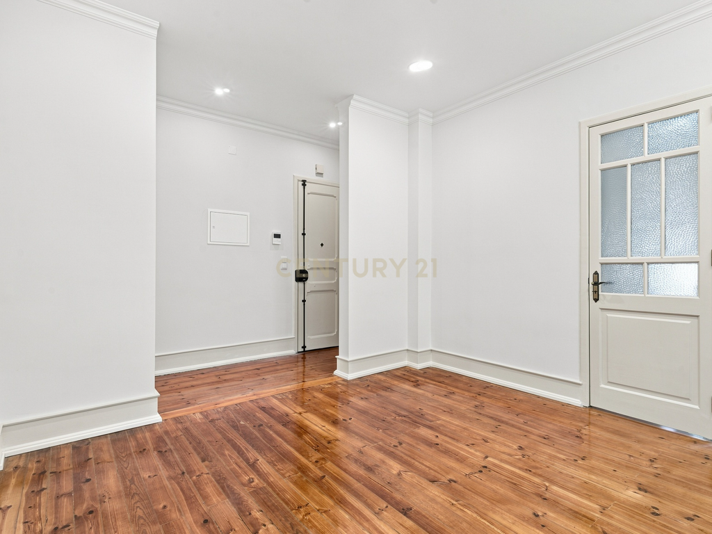 Exclusivo na Penha de França | T3 Totalmente Remodelado com Elevador, Cozinha Equipada e Logradouro Privativo de 41 m² - Image 6