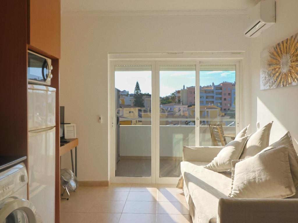 T0+1 mobilado, em condominio c/ piscina, Portimão - Image 5