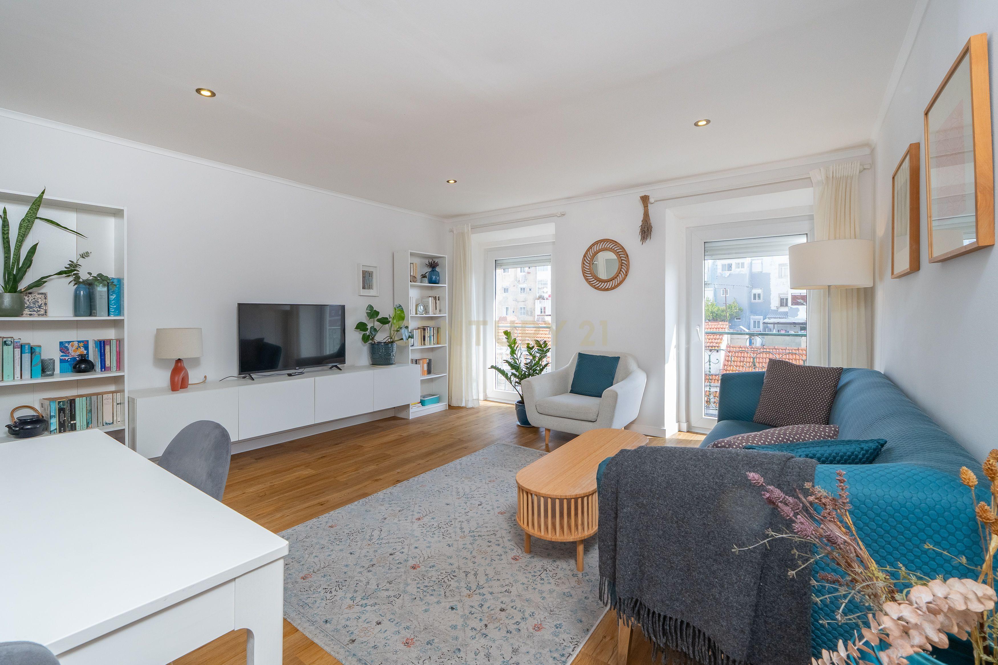 Fotografia 5 de Apartamento T2 Renovado Onde Lisboa Entra Pela Janela - São Vicente