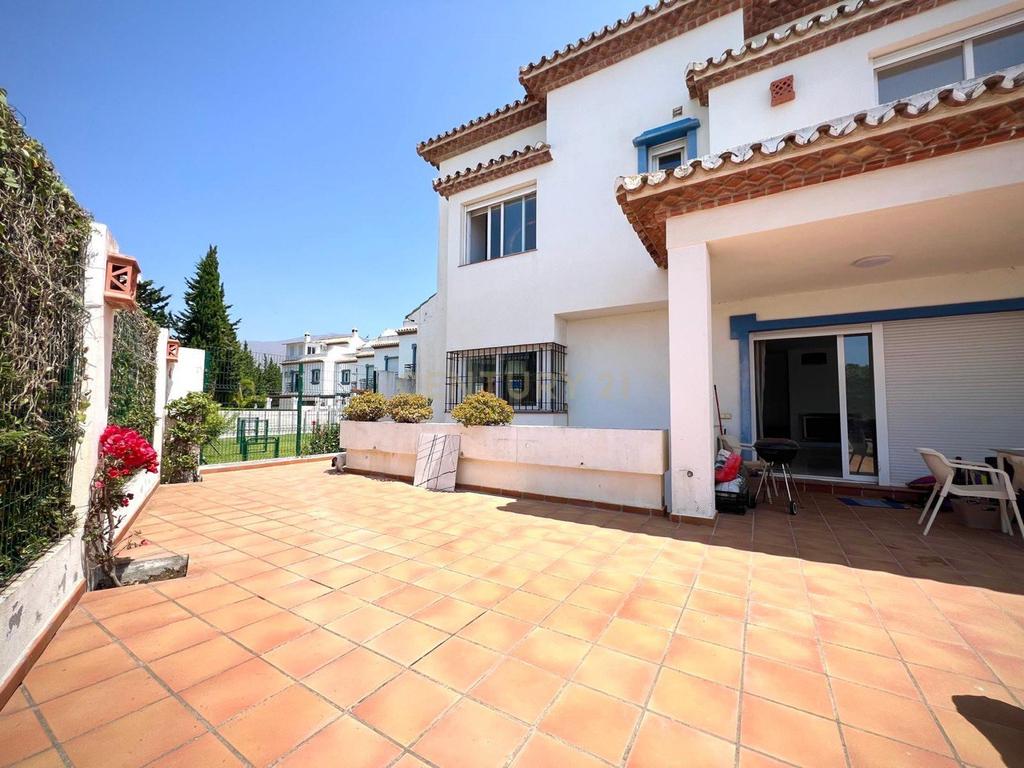 Casa con vistas al mar en primera línea – Urbanización Bahía de Estepona - Image 32