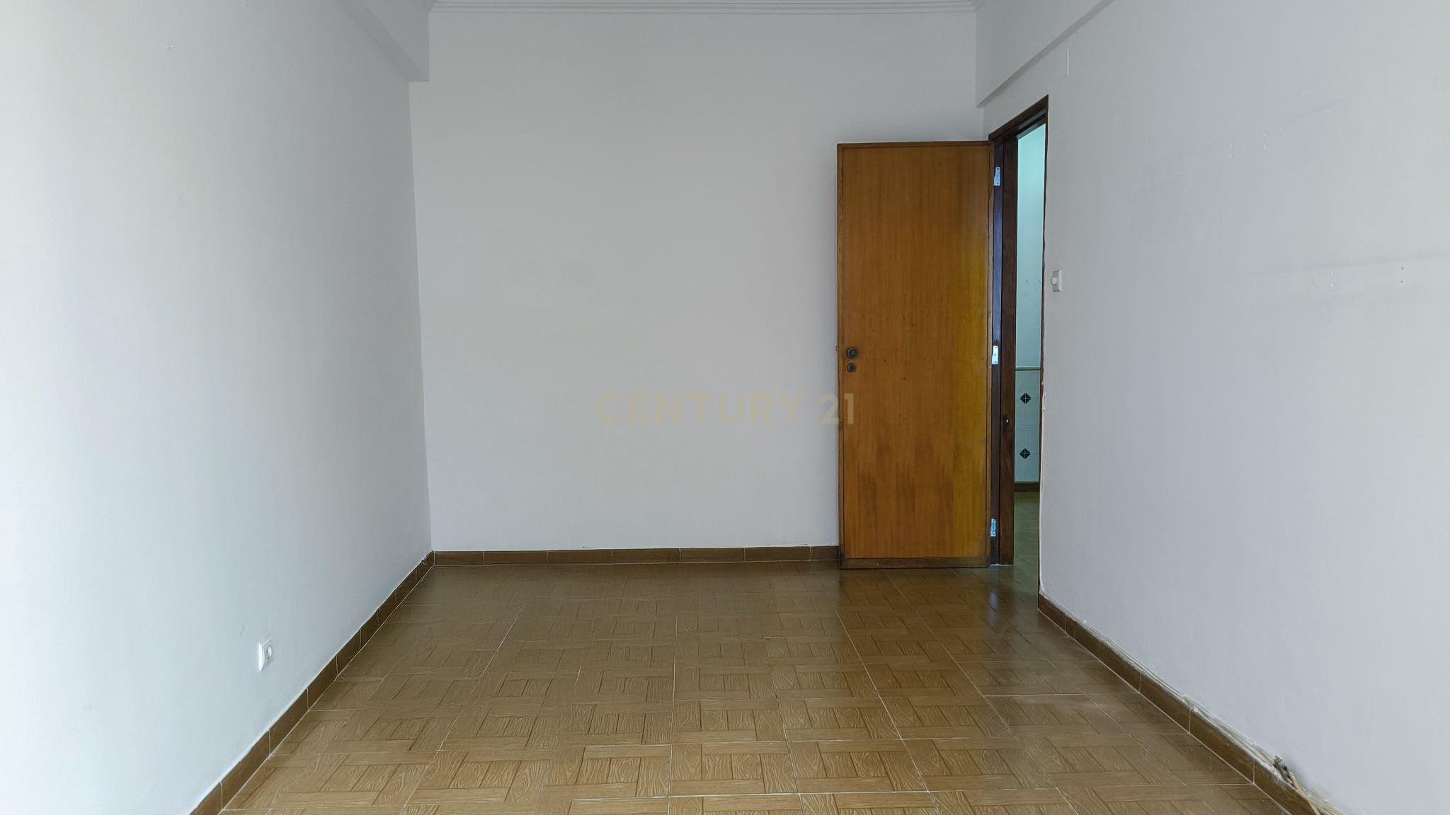Apartamento T1 no Centro da Amadora - Image 3