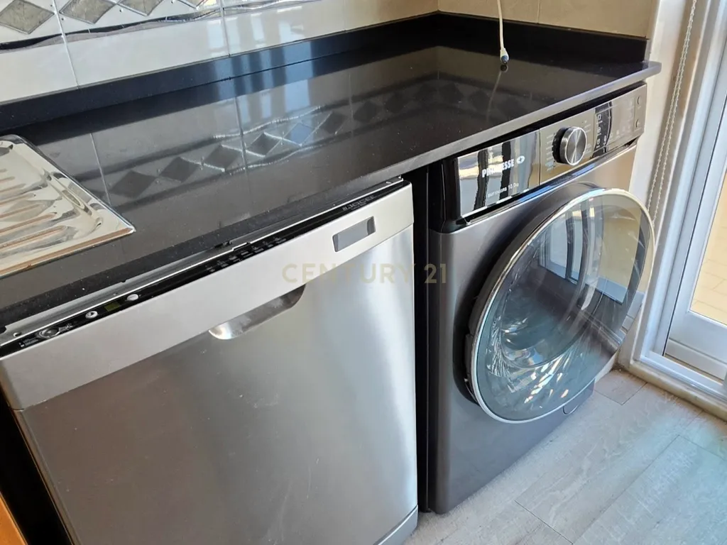 Excelente apartamento T2 com parqueamento - Image 9