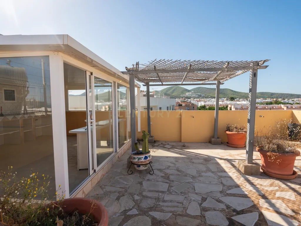 Luxuosa Moradia em Ibiza com Vista Mar e Piscina Privada - Image 35