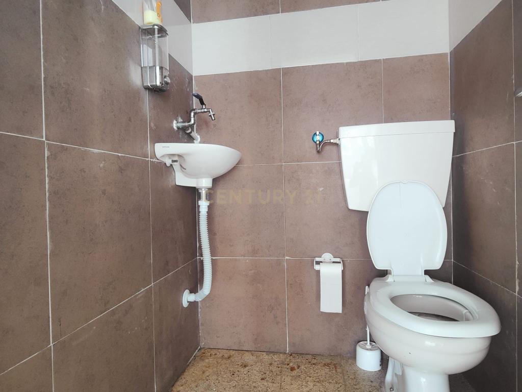 Prédio Bi-Familiar T2 e 2 Anexos Tipologia T1 Em Zona Residencial Tranquila Na Póvoa de Santo Adrião  - Image 9