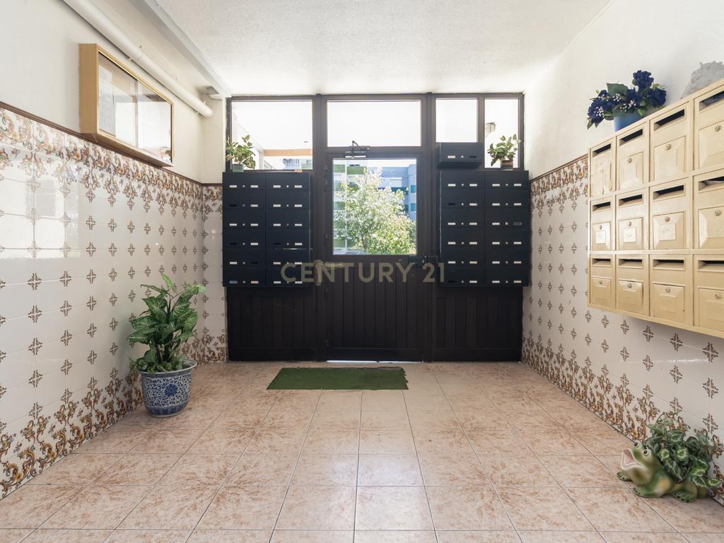 Apartamento T1 em Santo António da Charneca, Barreiro - Image 19
