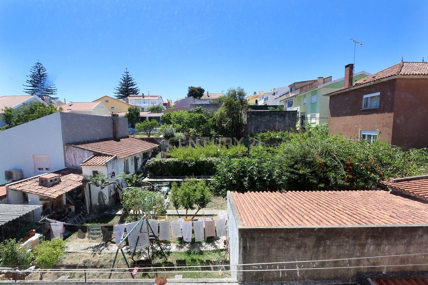 Fotografia 9 de Apartamento T2 com excelente localização entre Mercês e Mem Martins.