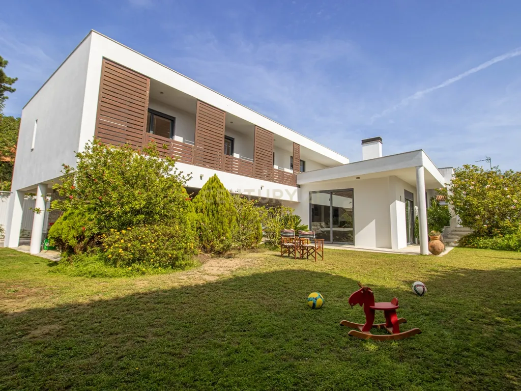 Moradia Isolada T4 291m2 em Lote de 1050 m2 em Mucifal, Colares, Sintra - Image 1