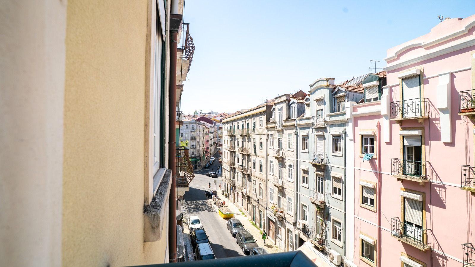 Apartamento T2 com 83 m² - Image 24