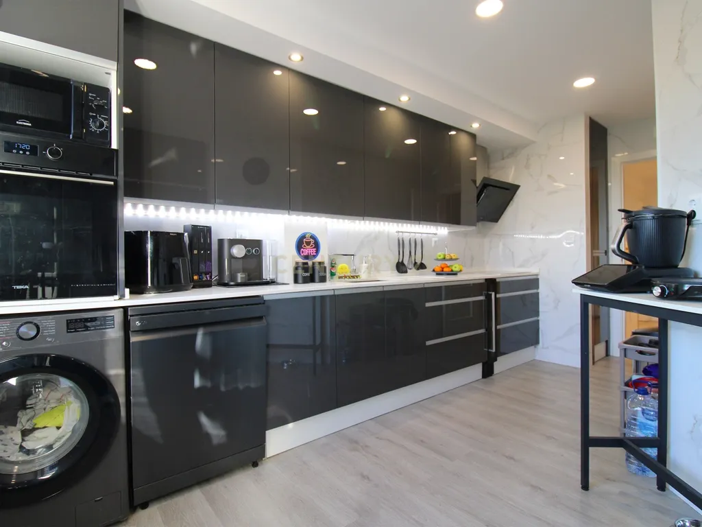 Excelente apartamento T3 com garagem - Afonsoeiro - - Image 13