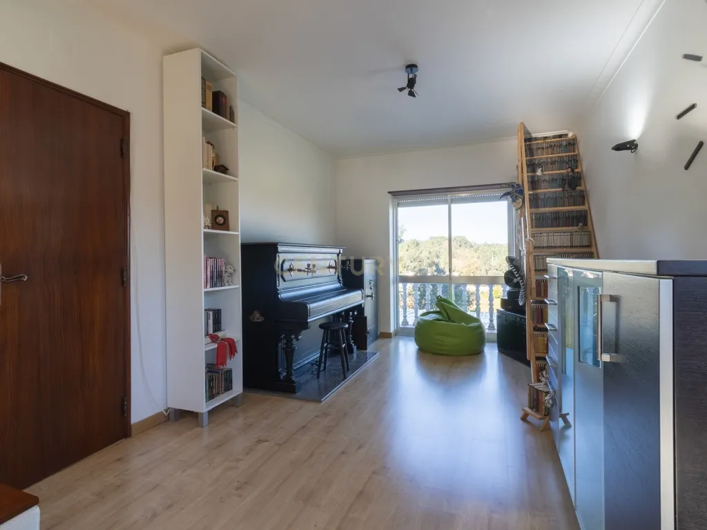 Moradia multifamiliar com rendimento imediato | 2.000 m² de terreno | A apenas 4,5 km de Fátima - Image 27