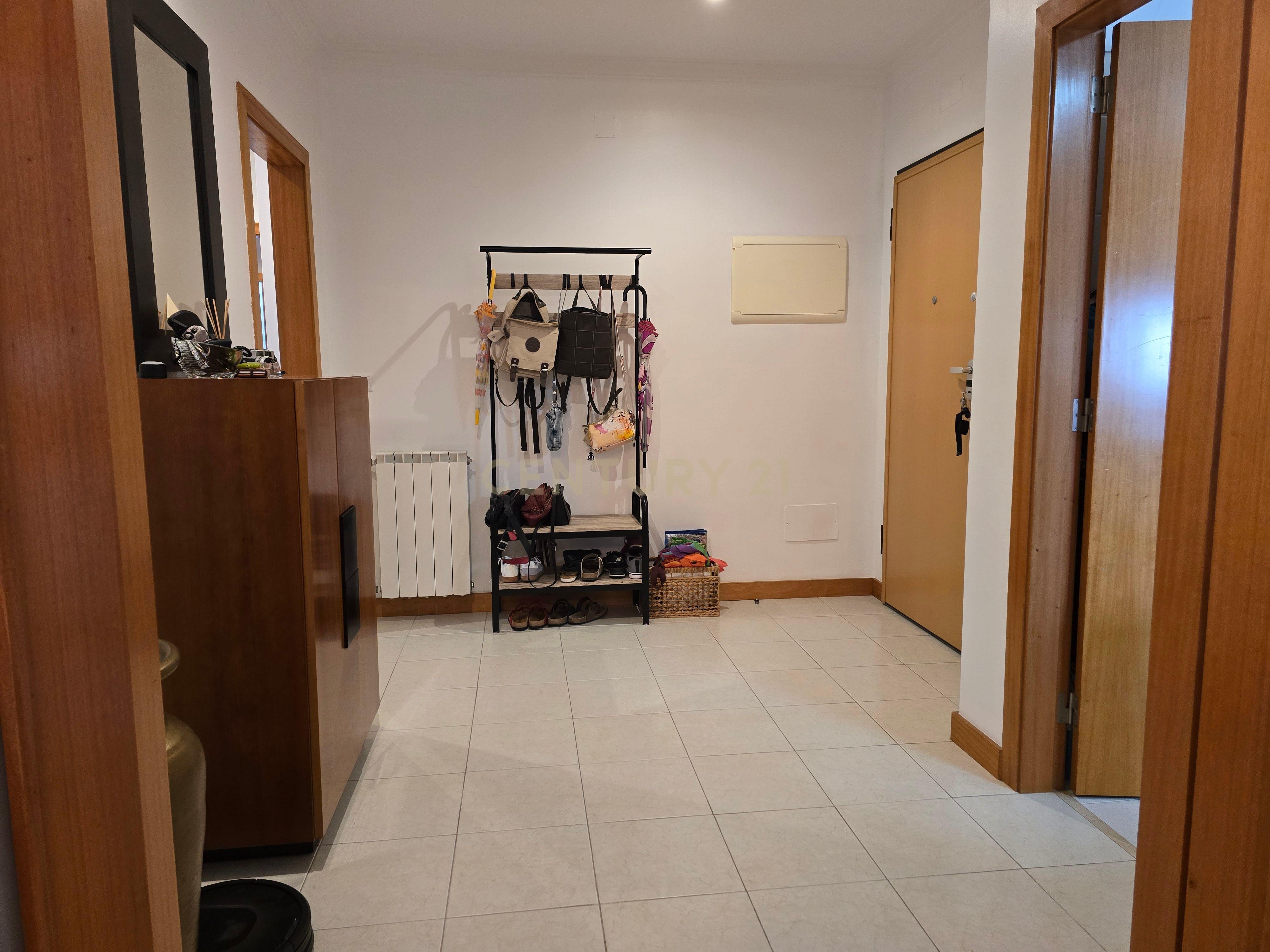 Fotografia 11 de Apartamento T3 com Excelentes Áreas e Garagem na Urbanização Moinho do Guizo – Mina de Água, Amadora