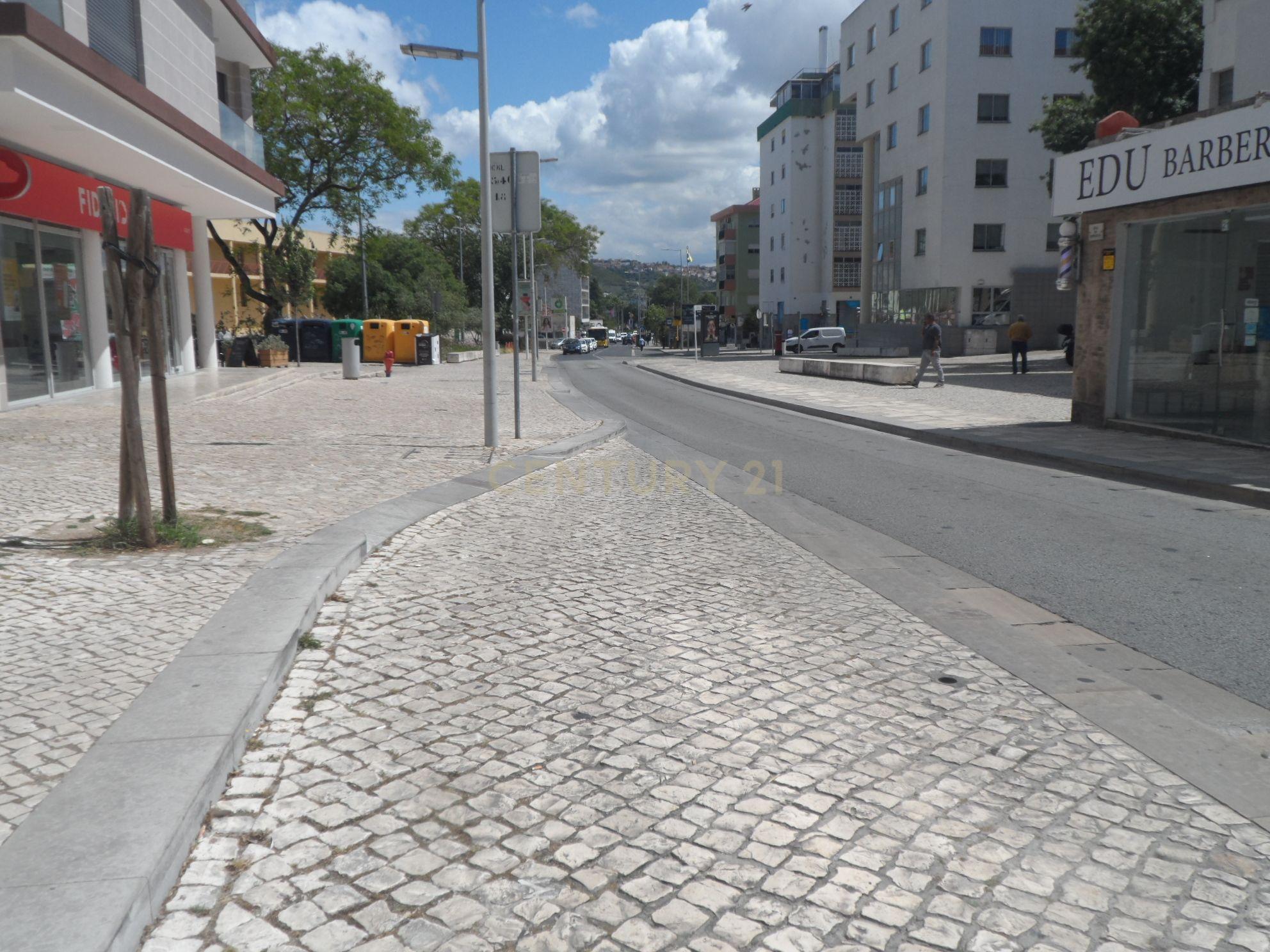Fotografia 12 de Loja em Loures com Excelente Localização e Acessibilidade