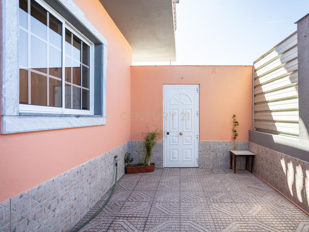 Moradia T4 com garagem e espaço exterior em Fernão Ferro (Em Avos) - Image 10