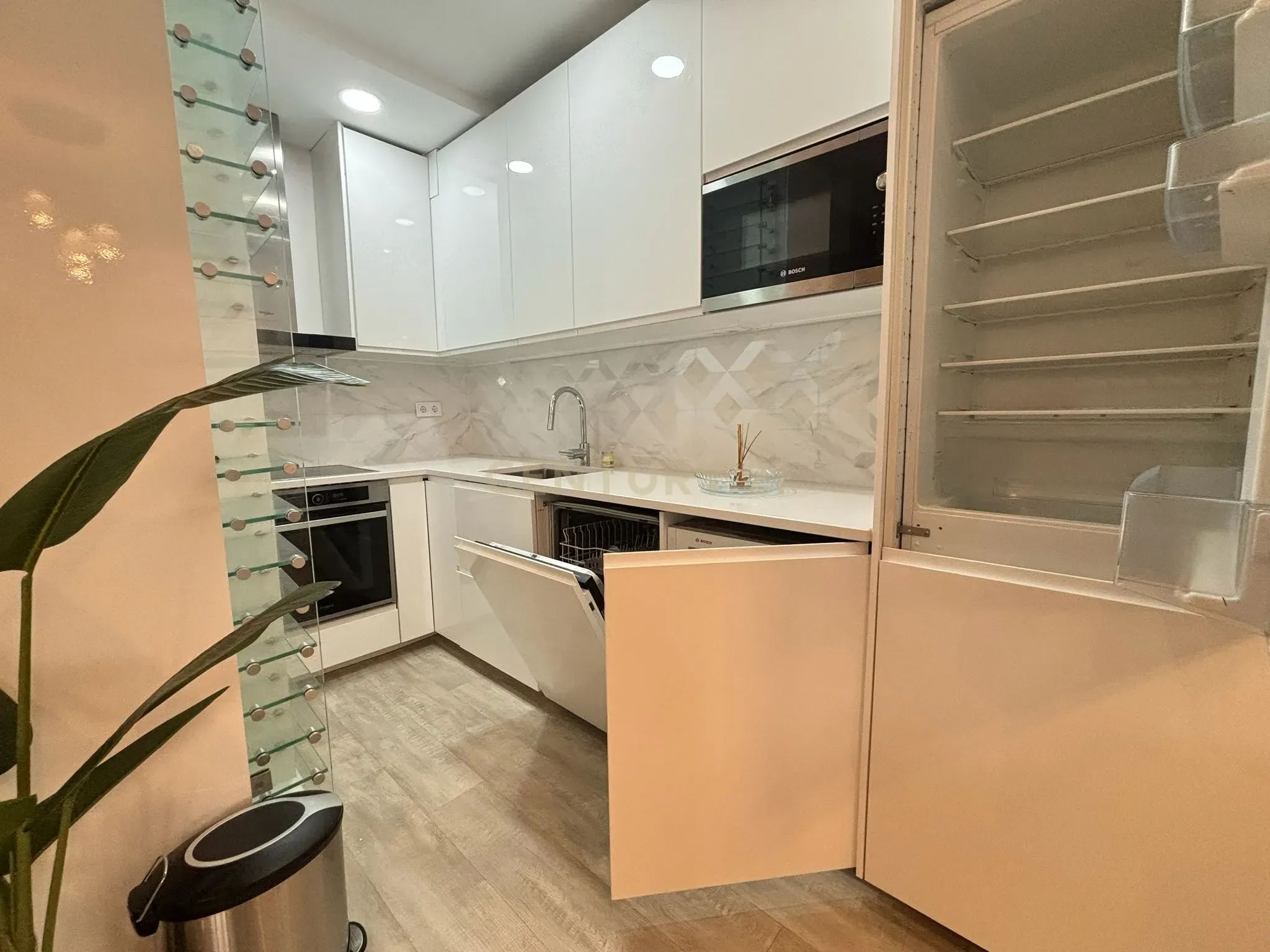 Fotografia 9 de Apartamento T1 na Praça Marquês de Pombal, Lisboa - Oportunidade Única/Mobilado