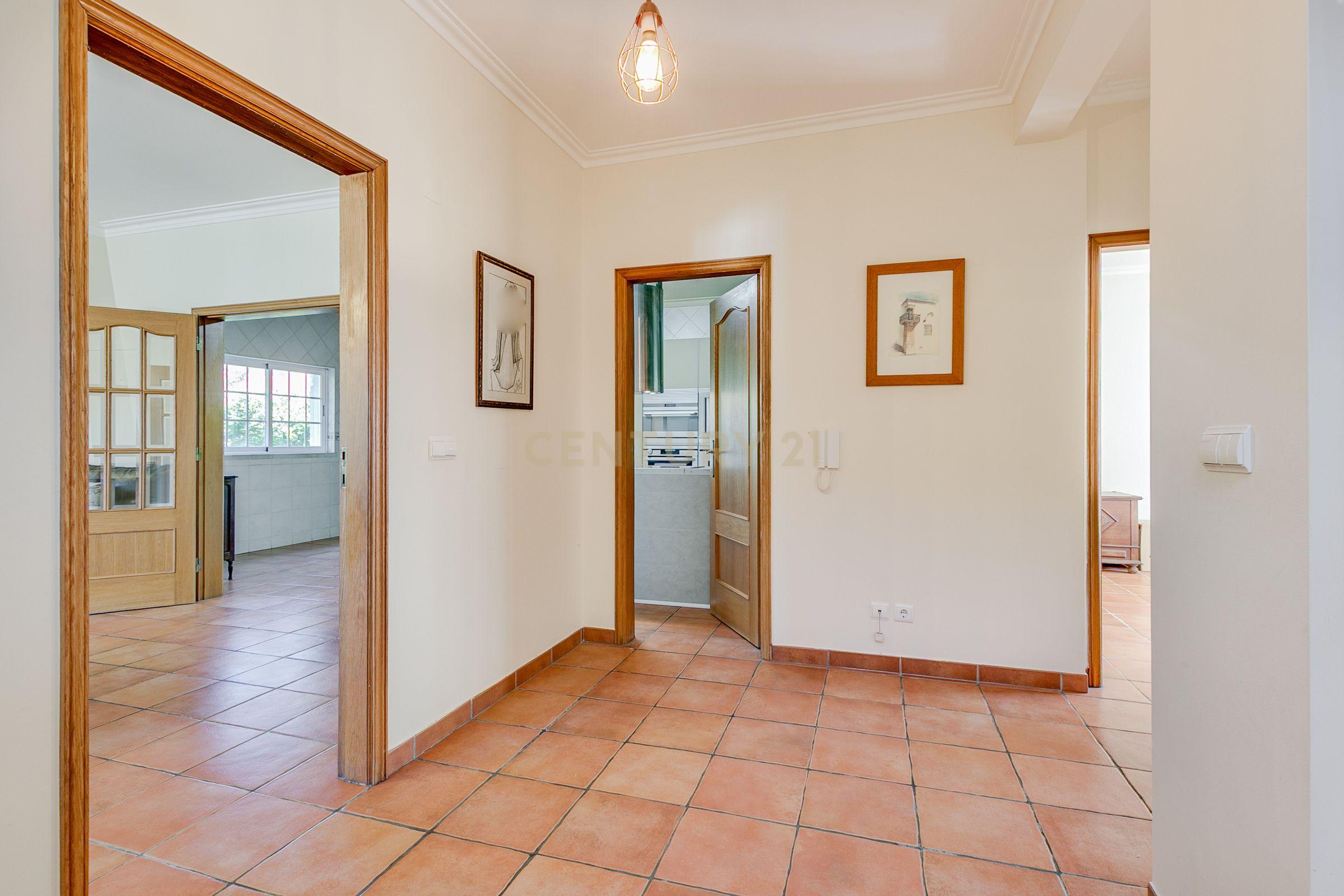 Moradia Rural T4 com Piscina e Jardim — Entre Setúbal e Lisboa - Image 13
