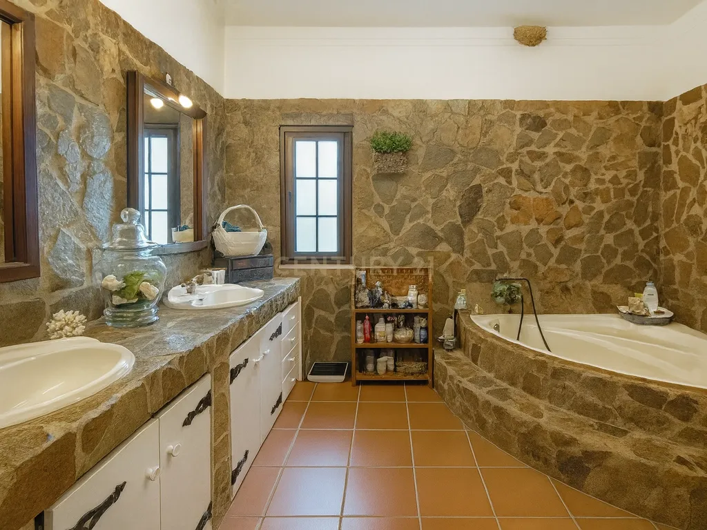 Oportunidade Única! Elegante Moradia + Apartamento T2 + Espaço + Funcionalidade = Qualidade de Vida. - Image 21