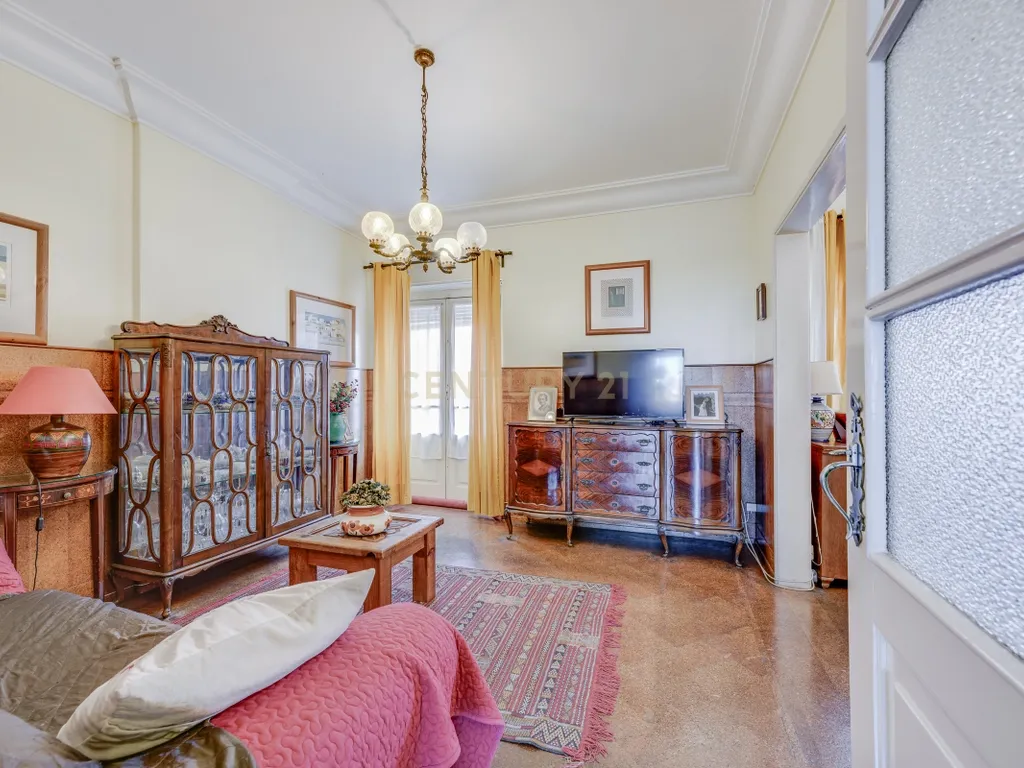 Fantástico Apartamento na Av. João XXI, com uma localização estratégica. - Image 6