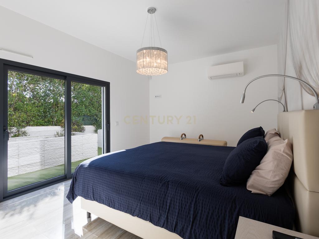 Moradia ultramoderna com 3 quartos: Vida sustentável na Costa da Prata - Image 25