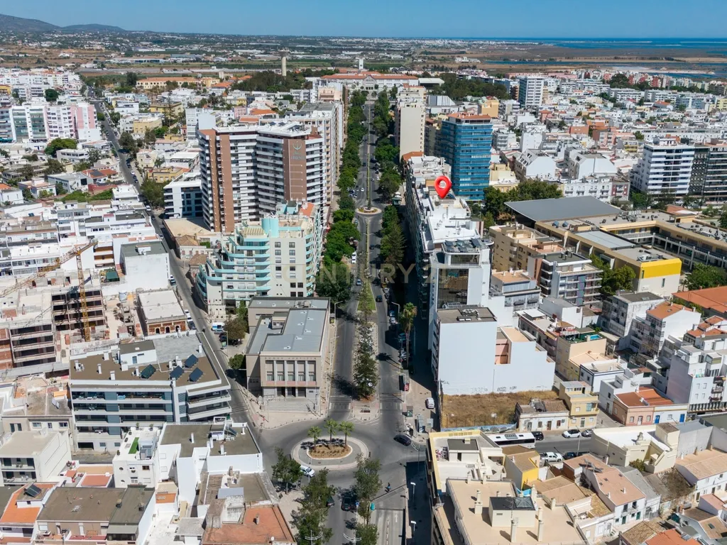 Viva no topo de Faro: Rooftop T3 na Avenida 5 de Outubro - Image 25