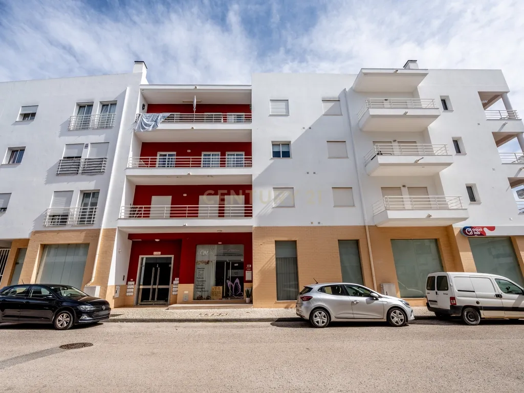 T2 com 99m², varanda generosa e 2 lugares de garagem em Silves - Image 27