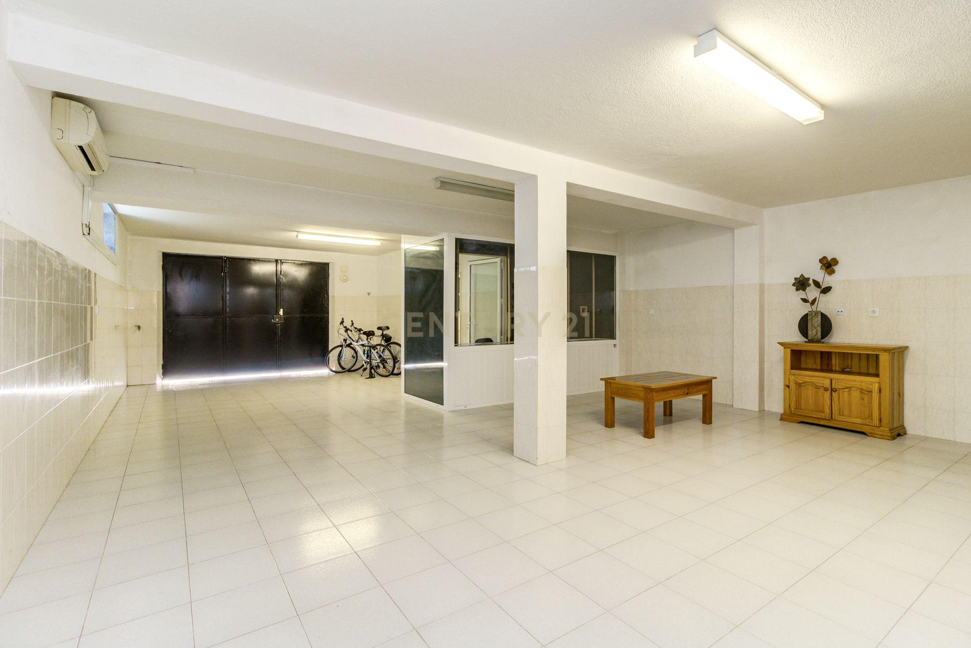 Moradia T4, Praia Santo Amaro de Oeiras e Estação de Comboios - Image 46