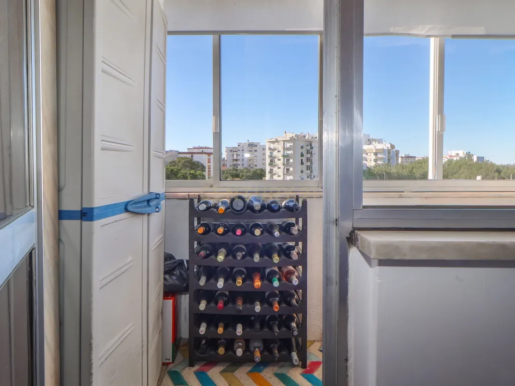Apartamento T2 em zona central inserido em prédio com 2 elevadores | Praceta da Meia Laranja, Setúbal - Image 8
