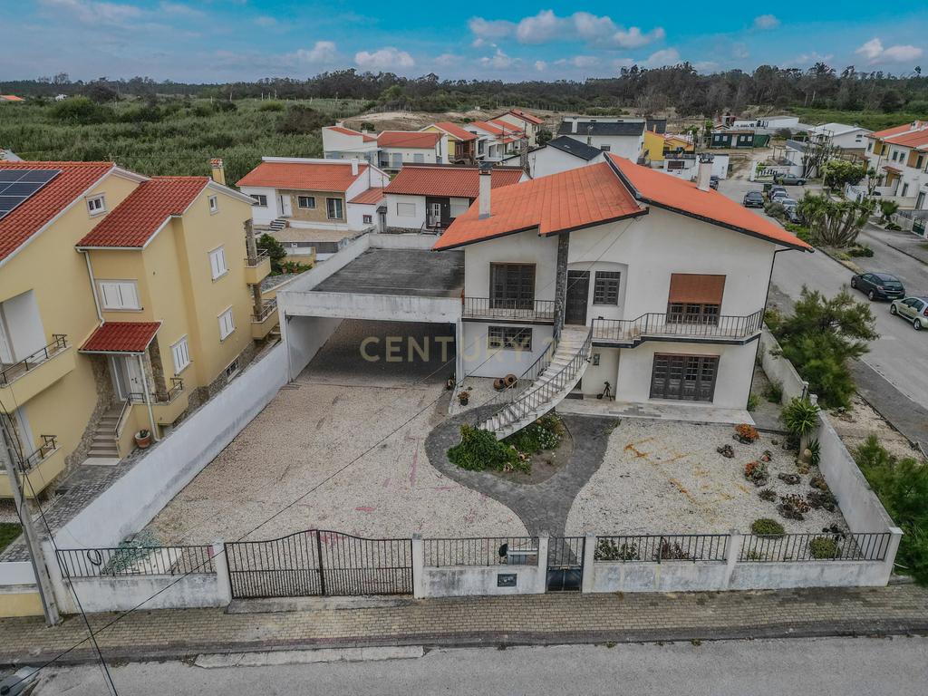 Moradia com vista mar, situada numa aldeia piscatória a 200m da praia - Image 4