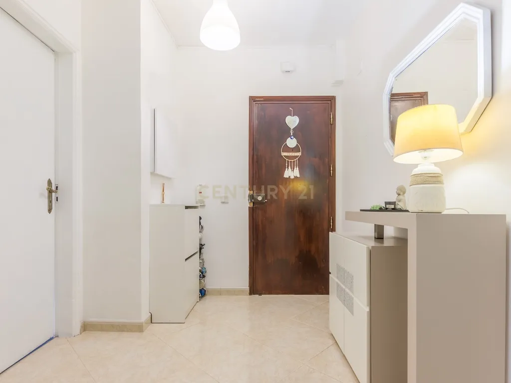 Apartamento T2 Moderno no Monte da Caparica, Pronto a Habitar - Image 21