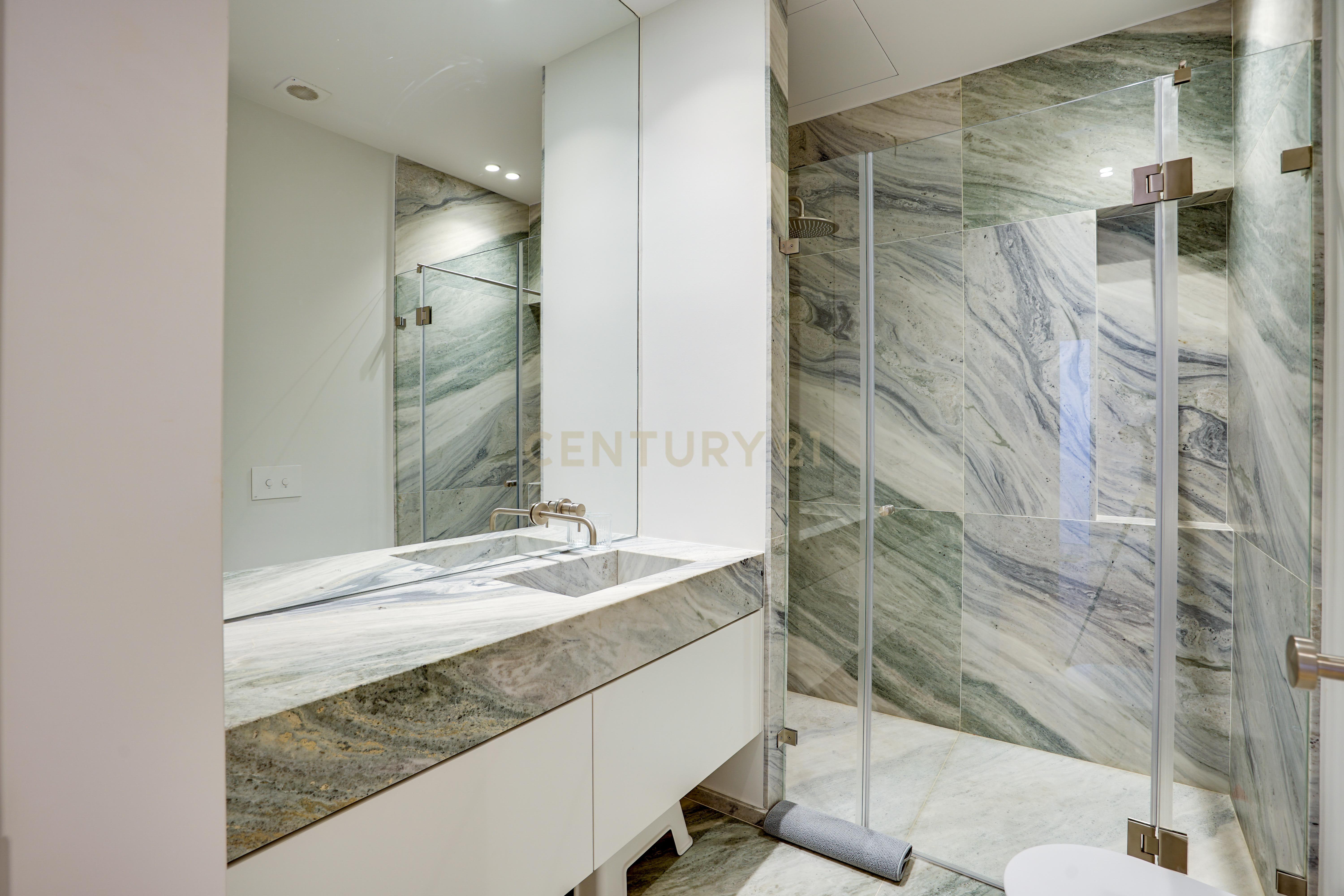 Luxuoso T1 em Lisboa com Vista e Acabamentos Modernos - Image 7