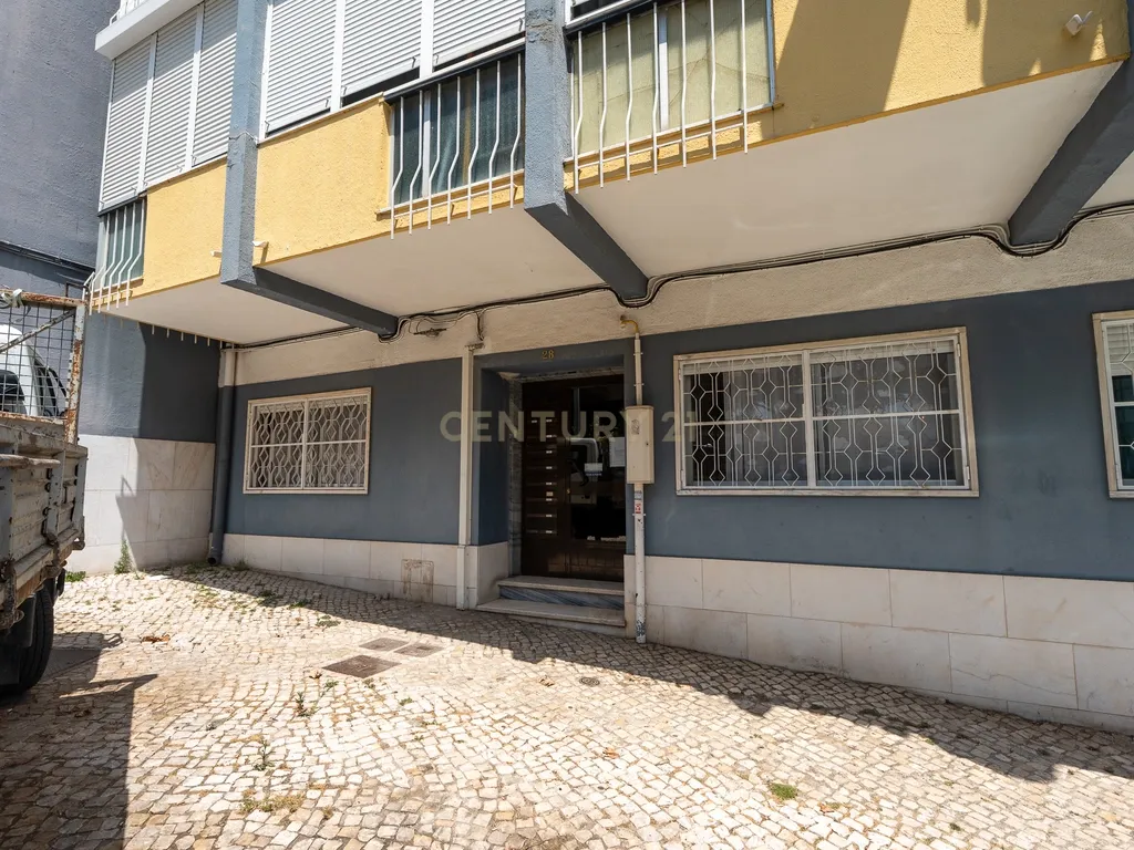 ** APARTAMENTO T2 NA AMADORA, PERTO DO METRO E DO COMBOIO ** - Image 28