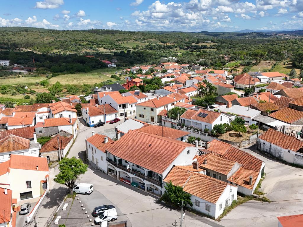 Prédio Misto com Negócio Consolidado e Habitação – Assentiz, Torres Novas - Image 16