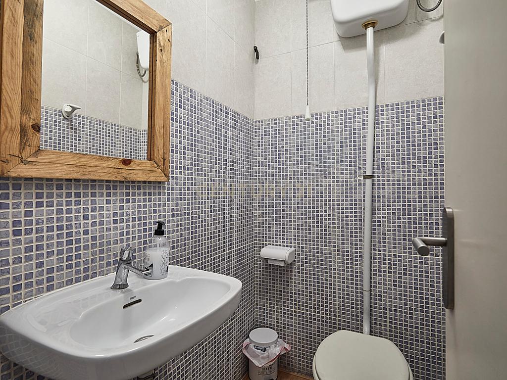  - Image 19