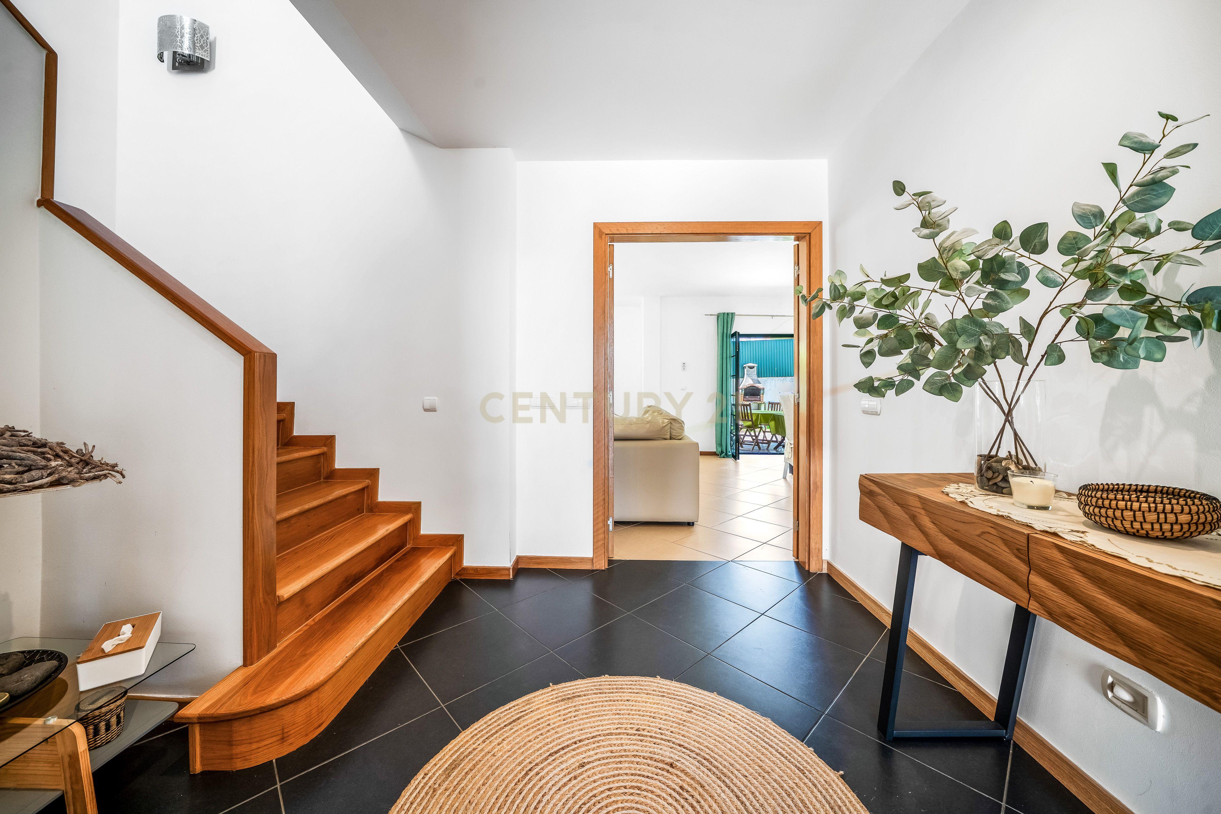 Fotografia 6 de Moradia de Canto T2+2 com jardim em Condomínio Privado com Piscina – Ferreiras, Albufeira