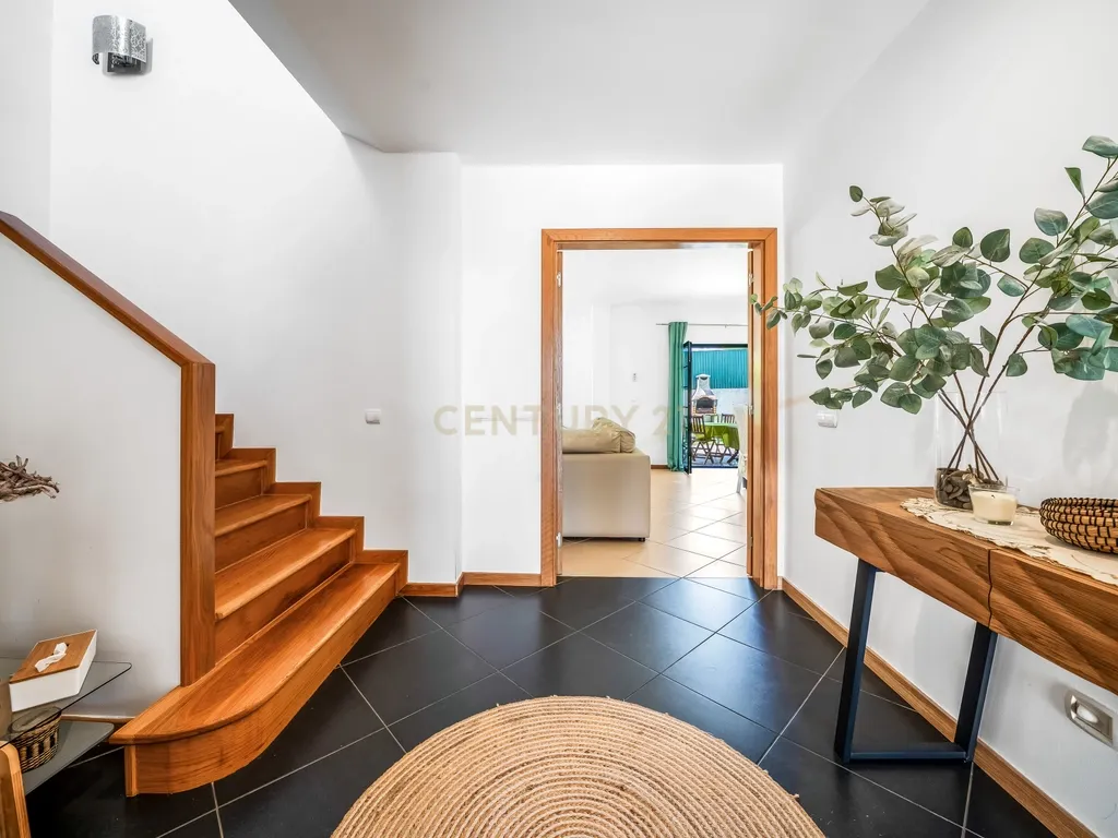 Moradia de Canto T2+2 com jardim em Condomínio Privado com Piscina – Ferreiras, Albufeira - Image 6
