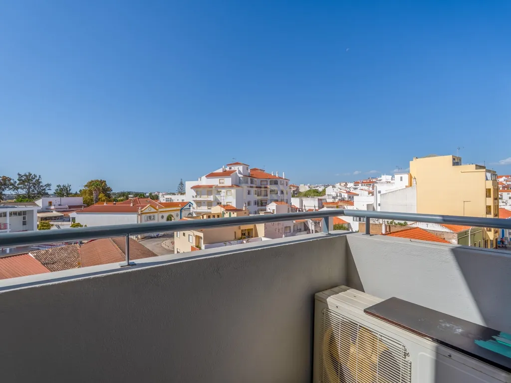 Excelente T3 em Lagoa | Localização Privilegiada perto de Tudo - Image 30