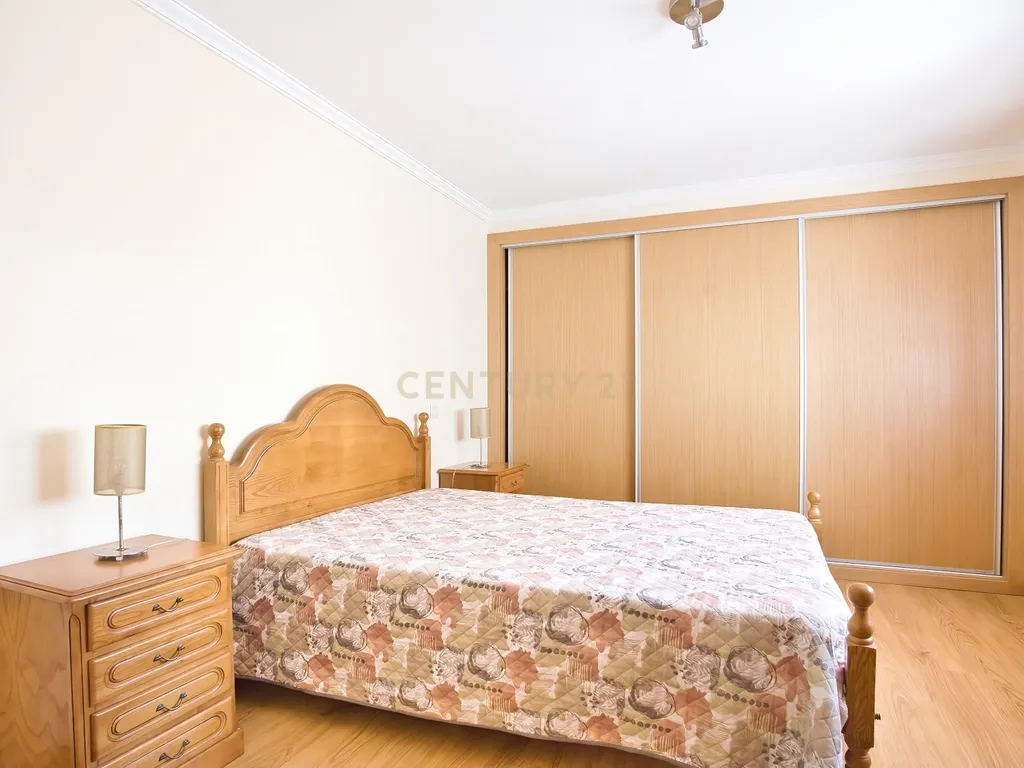 Apartamento T3 Espaçoso e Acolhedor, a Passos do Mar na Nazaré. - Image 16