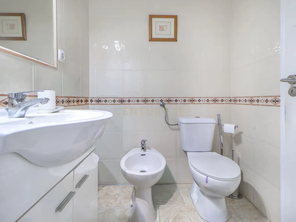 Apartamento T2 em zona central inserido em prédio com 2 elevadores | Praceta da Meia Laranja, Setúbal - Image 20