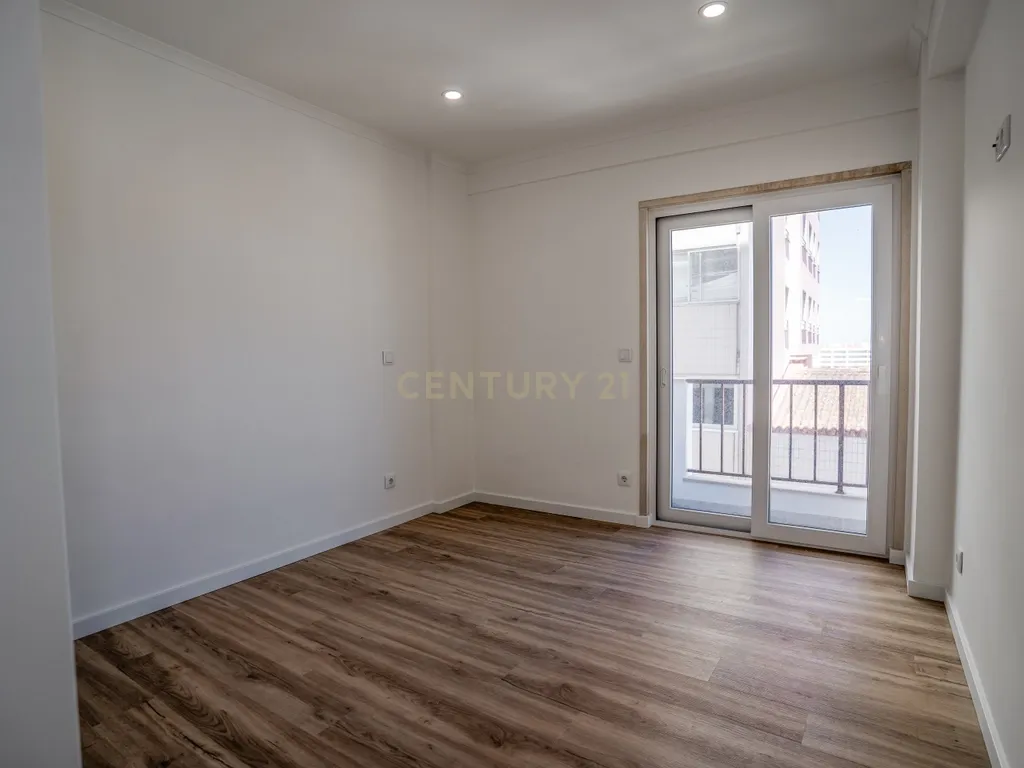 Apartamento T3 Totalmente Renovado | Centro de Caldas da Rainha - Image 21