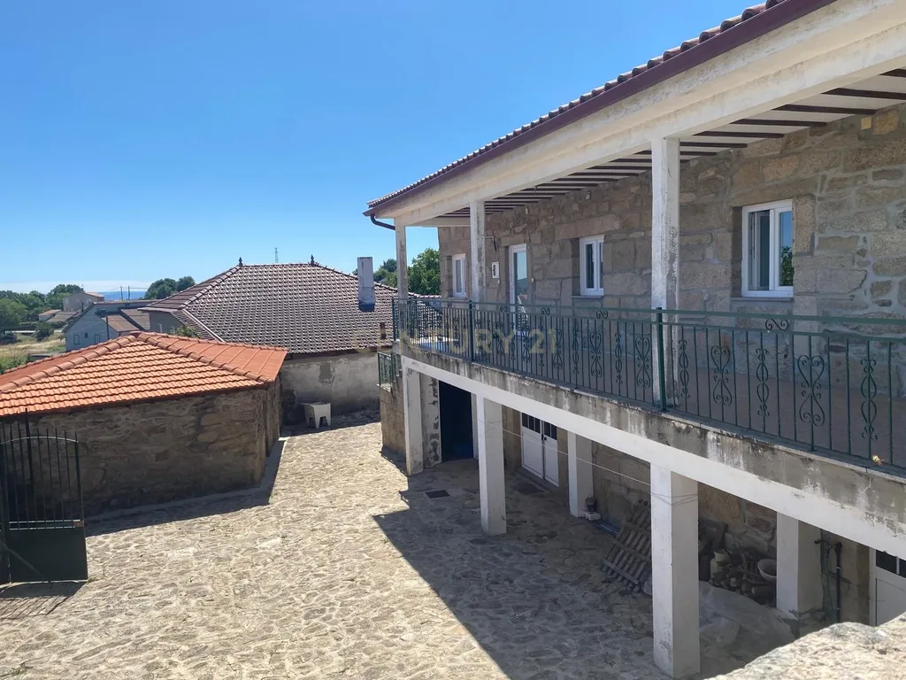 Moradia Rústica T3 com Terreno de 6300m² – Travancas, Chaves - Image 1
